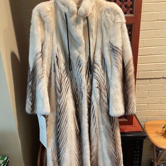 Fur coat - Picture 4 of 4